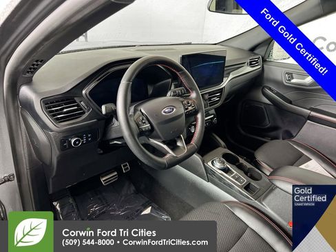 Certified 2024 Ford Escape ST-Line Select w/ Tech Pack #2 image 3