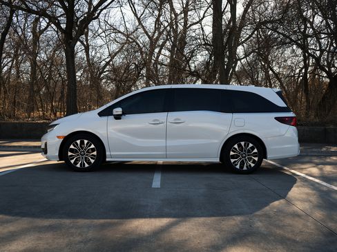 Used 2025 Honda Odyssey Elite image 6