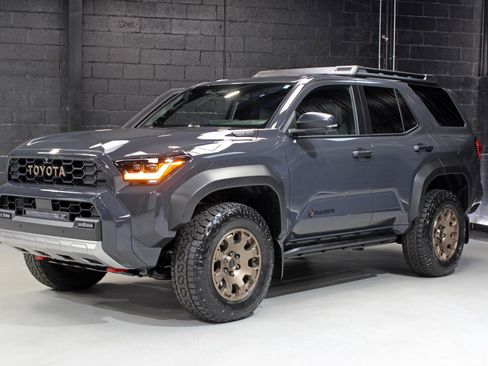 Used 2025 Toyota 4Runner Trailhunter image 5