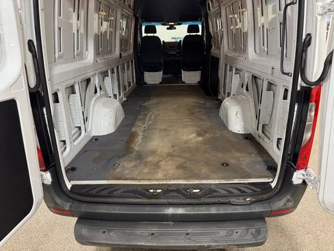 Used 2020 Mercedes-Benz Sprinter 2500 image 47