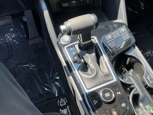 Used 2025 Kia Sportage EX FWD image 26