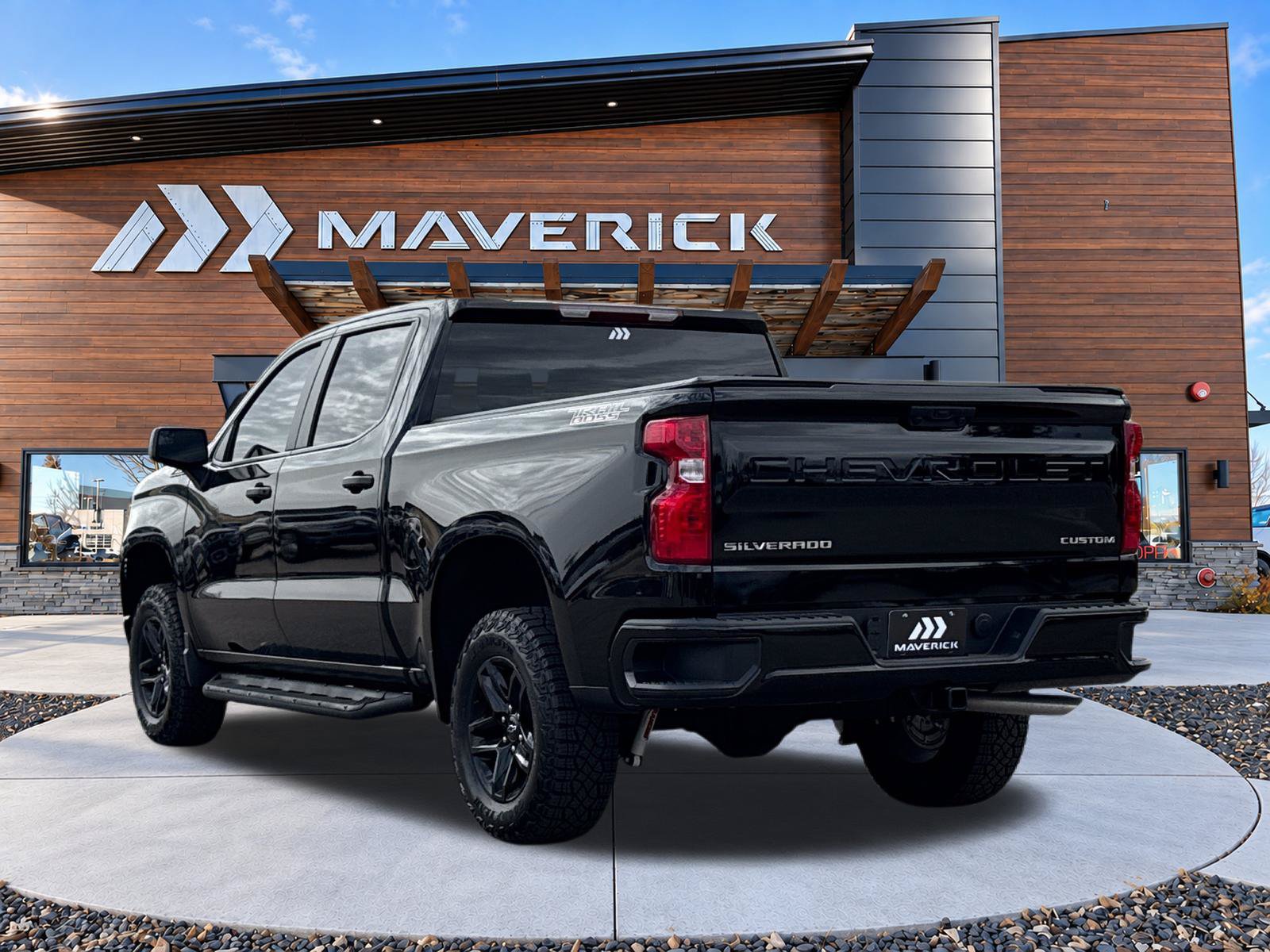 Used 2025 Chevrolet Silverado 1500 Custom Trail Boss AWD/4WD image 4