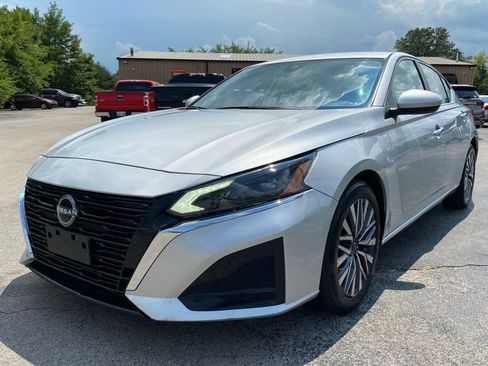 Used 2023 Nissan Altima 2.5 SV FWD image 5