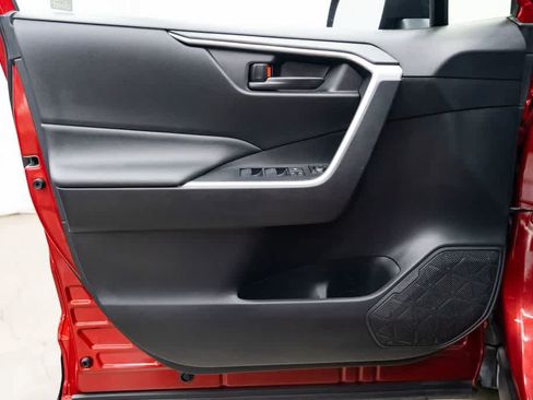 Used 2021 Toyota RAV4 SE w/ Weather & Moonroof Package AWD/4WD image 21