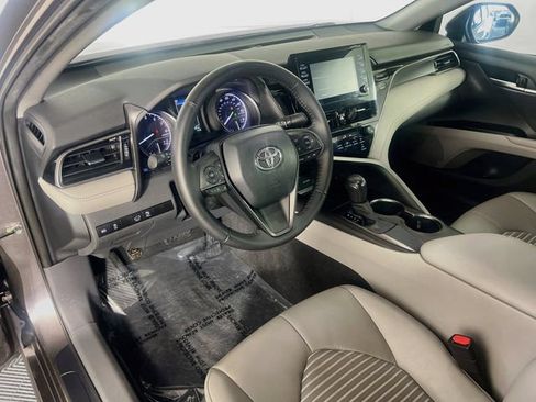 Used 2021 Toyota Camry SE w/ Convenience Package FWD image 11