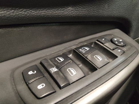 Used 2019 Jeep Cherokee Latitude w/ Popular Appearance Group FWD image 27