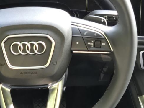 New 2025 Audi Q3 2.0T Premium image 14