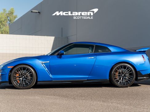 Used 2024 Nissan GT-R w/ Floor Mat Package AWD/4WD image 4