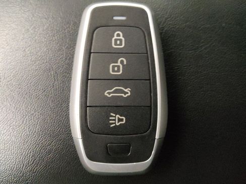 Used 2020 Jeep Cherokee Latitude Plus FWD image 32