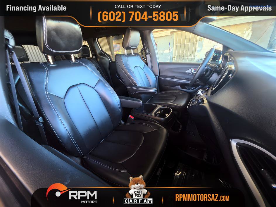 Used 2025 Chrysler Pacifica Select FWD image 18