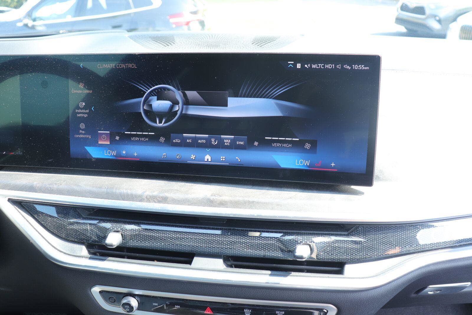 Used 2024 BMW X7 xDrive40i w/ Premium Package AWD/4WD image 20