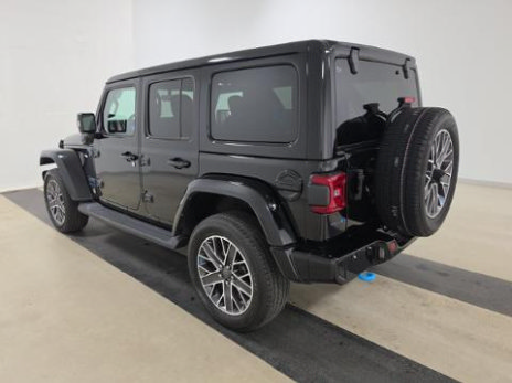Used 2023 Jeep Wrangler Unlimited Sahara AWD/4WD image 4