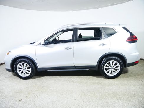 Used 2019 Nissan Rogue SV image 4