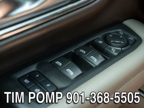 Used 2022 Chevrolet Suburban LT w/ Luxury Package RWD image 25