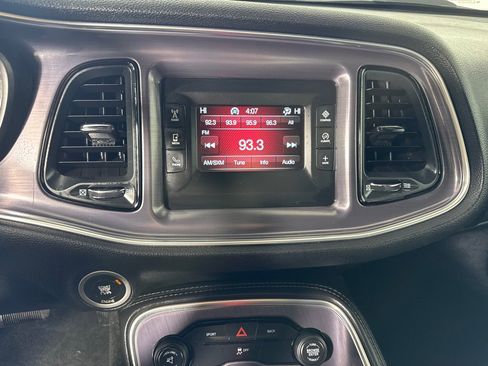 Used 2016 Dodge Challenger SXT image 17