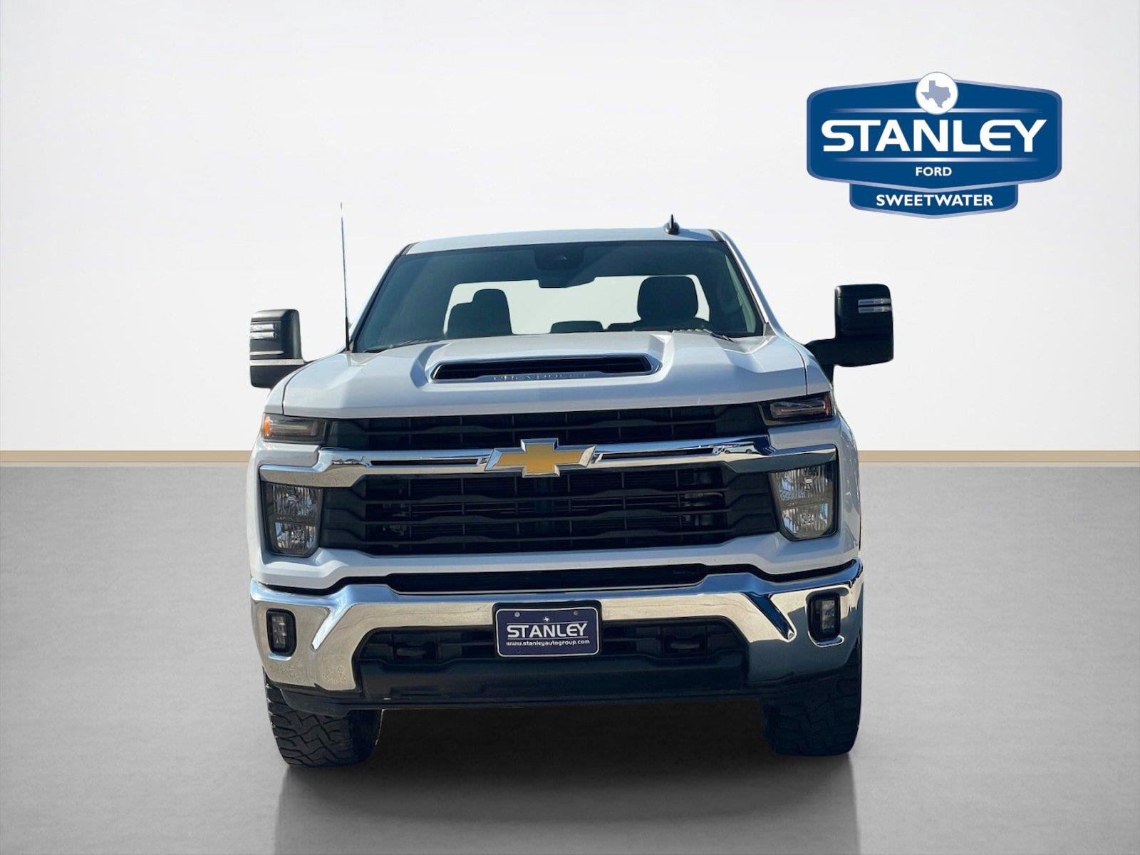 Used 2025 Chevrolet Silverado 2500 LT w/ Convenience Package AWD/4WD image 2