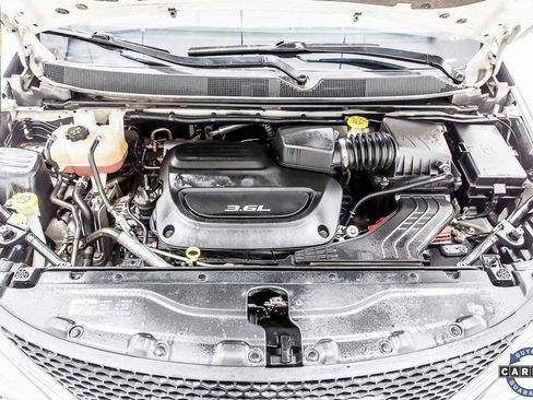 Used 2017 Chrysler Pacifica Touring-L image 38