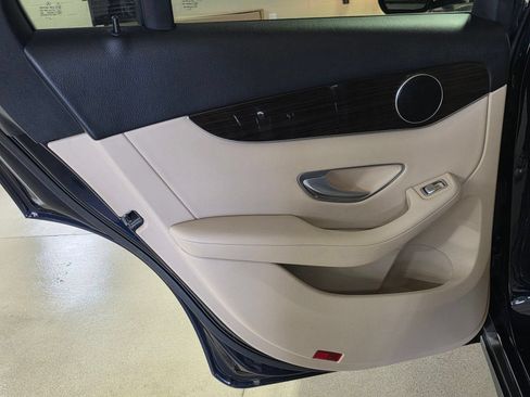 Used 2019 Mercedes-Benz GLC 300 image 9