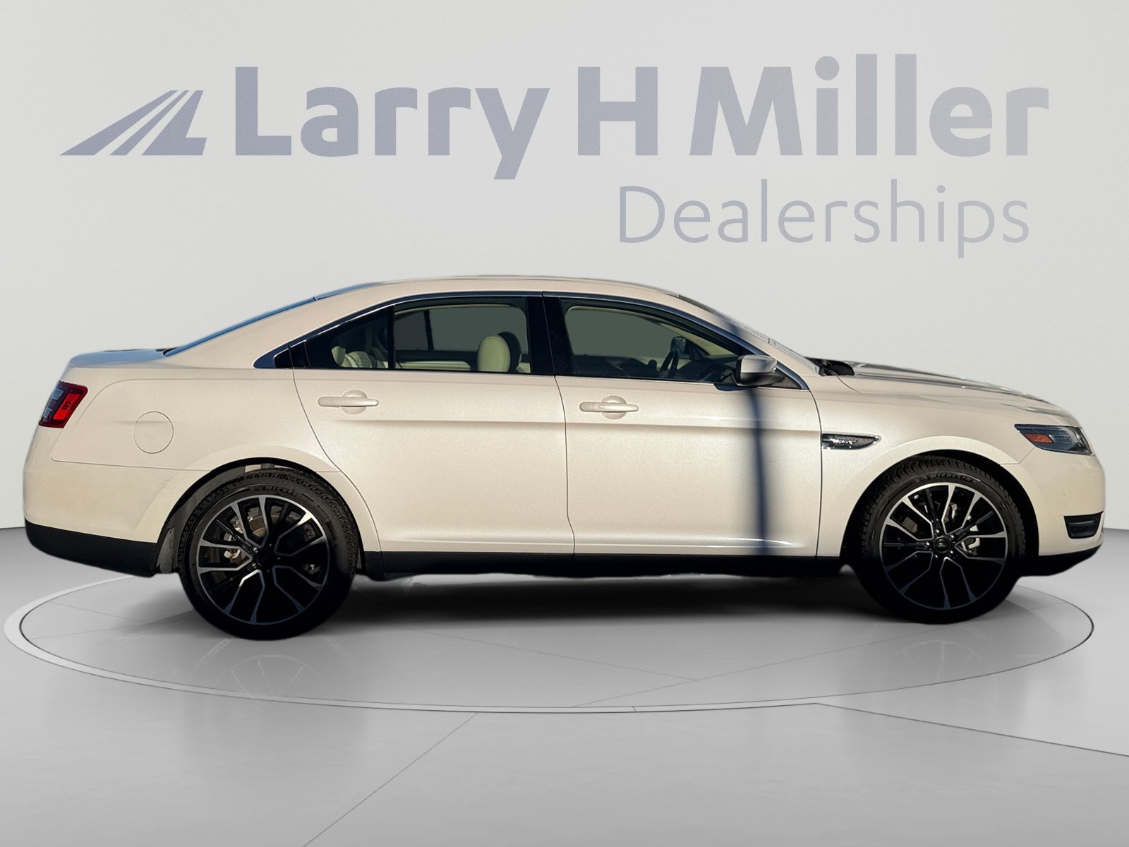 Used 2018 Ford Taurus SEL w/ Equipment Group 201A FWD image 6