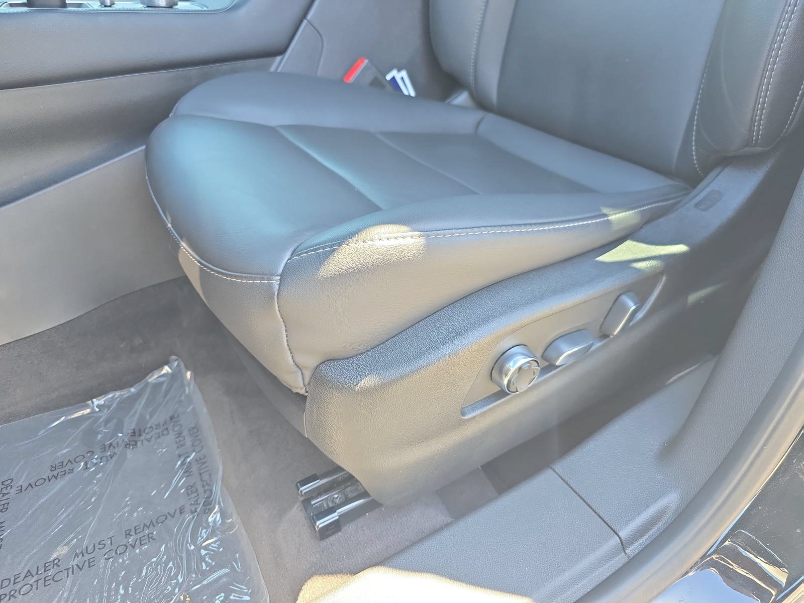 Used 2025 Cadillac XT4 Premium Luxury FWD image 26