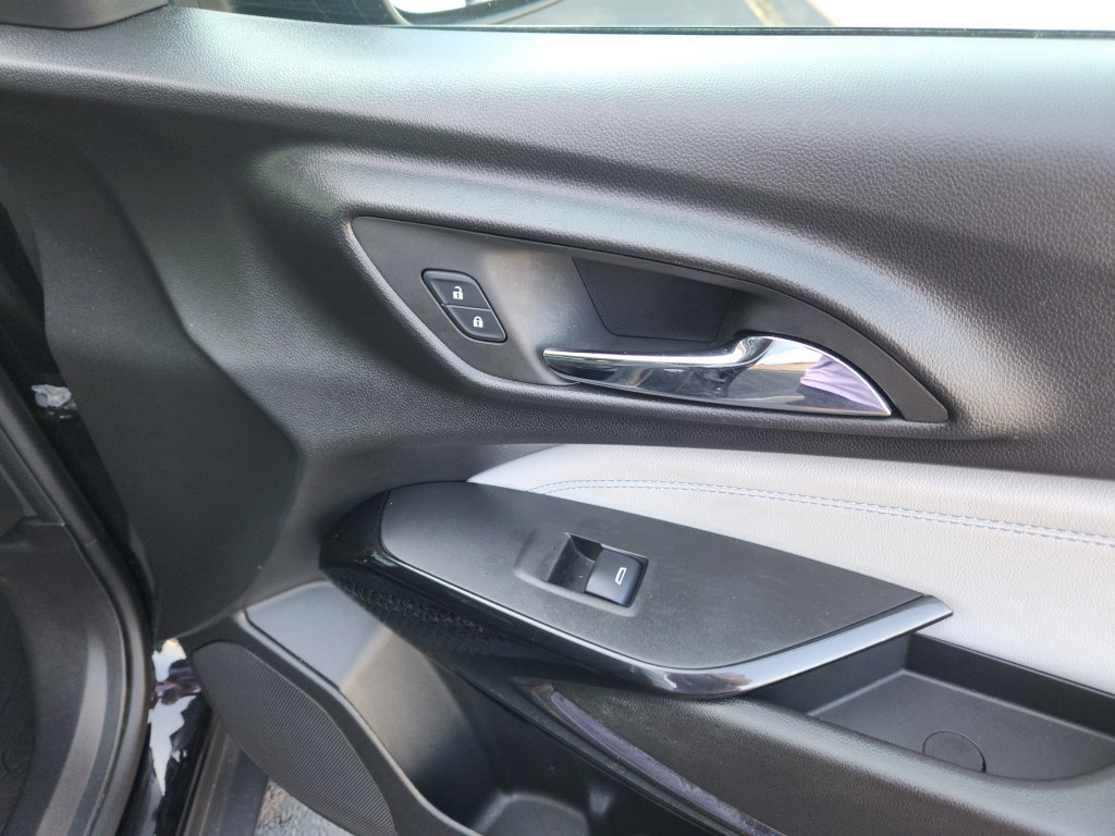 Used 2024 Chevrolet Trax LT w/ Sunroof Package FWD image 31