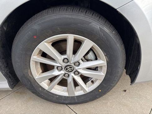 Used 2025 Toyota Camry LE image 10