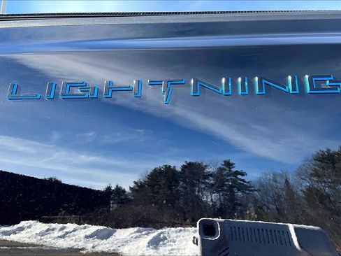 Used 2024 Ford F150 Lightning Flash image 10