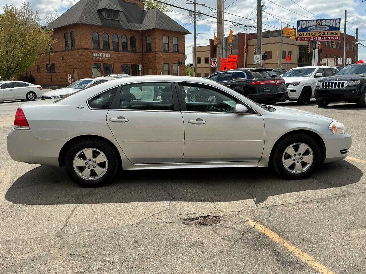 Used 2009 Chevrolet Impala LT FWD image 2