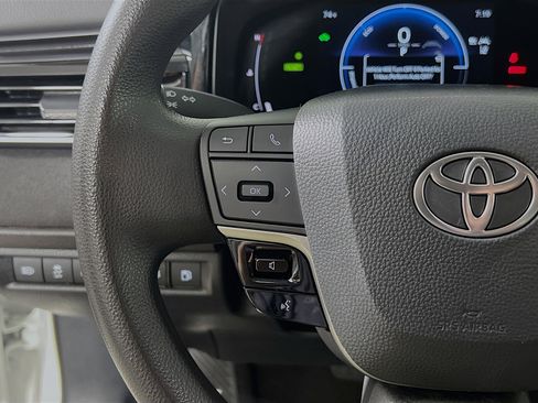 Used 2025 Toyota Camry LE image 19