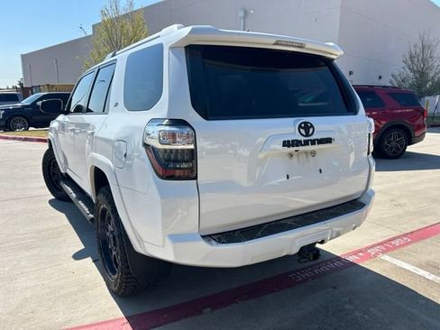 Used 2017 Toyota 4Runner SR5 AWD/4WD image 5