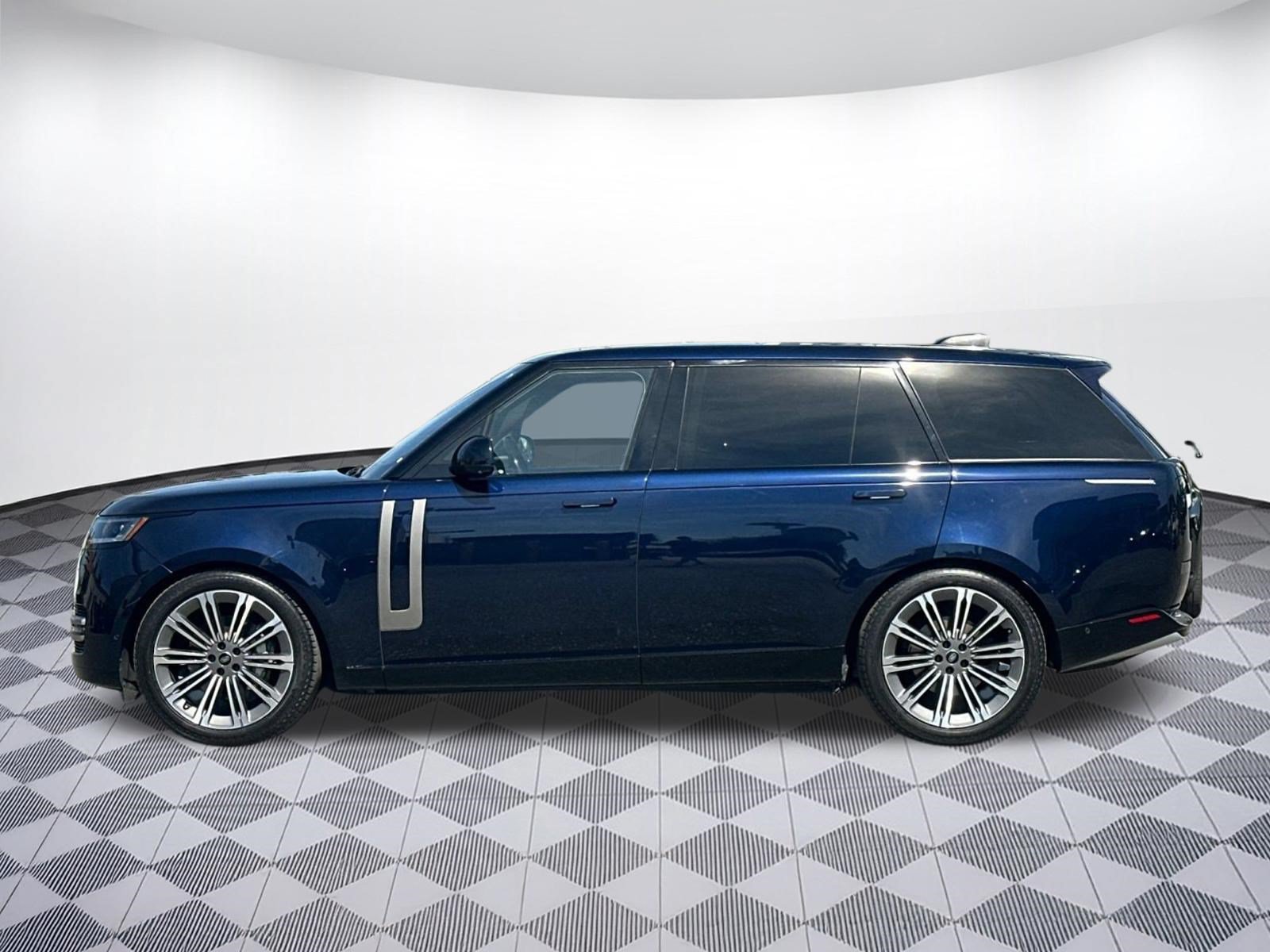 Certified 2023 Land Rover Range Rover Long Wheelbase SE AWD/4WD image 2