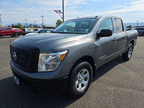 Used 2019 Nissan Titan S image 8
