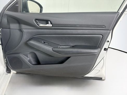 Used 2025 Nissan Altima 2.5 SV image 30