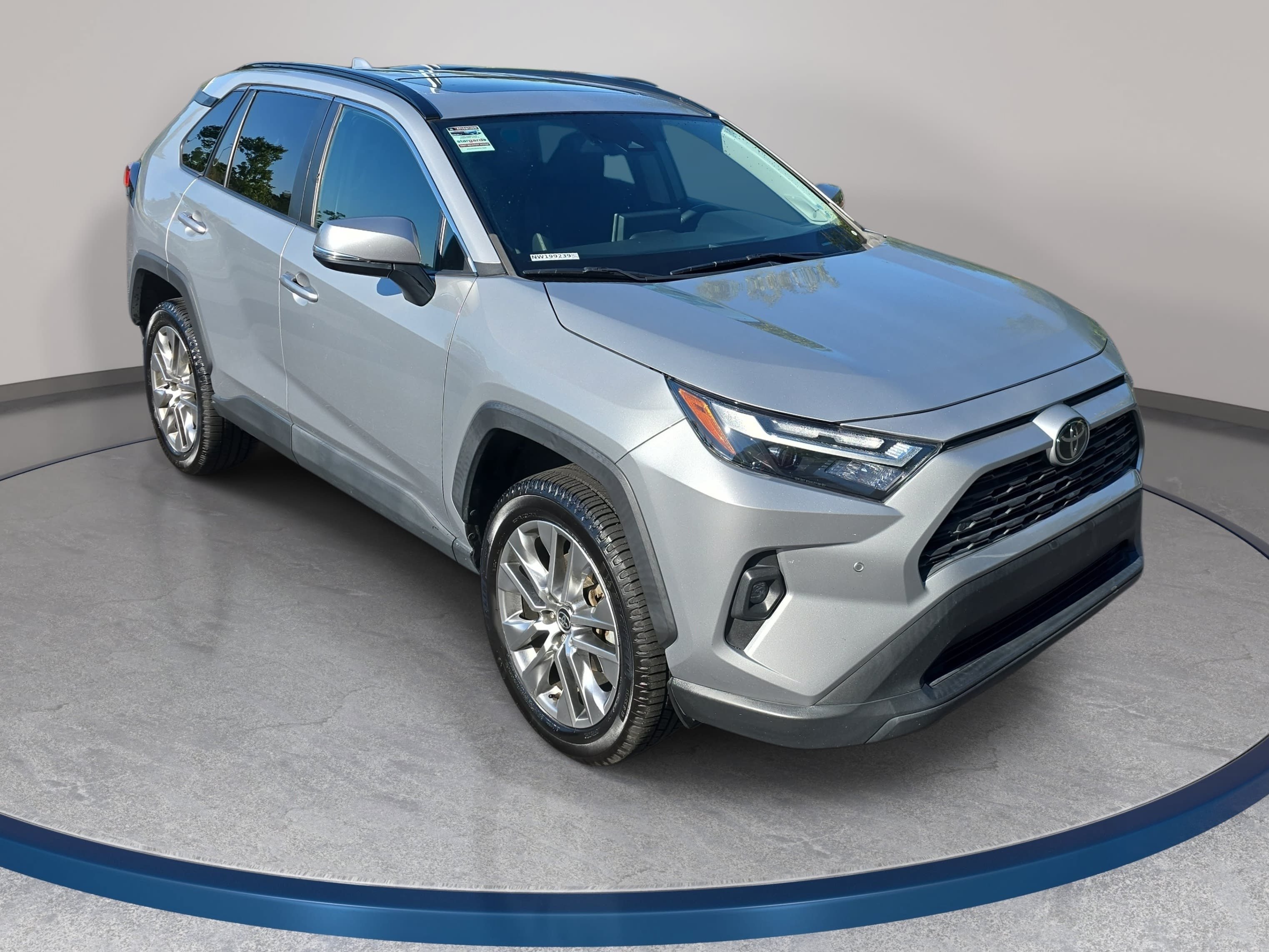 Used 2022 Toyota RAV4 XLE Premium FWD image 3