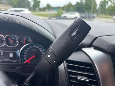 Used 2019 Chevrolet Suburban LT RWD image 17
