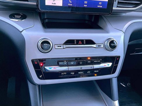 Used 2024 Ford Explorer XLT w/ Equipment Group 202A image 15