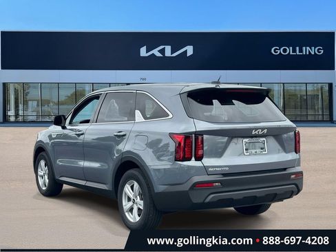 Certified 2023 Kia Sorento LX FWD image 4