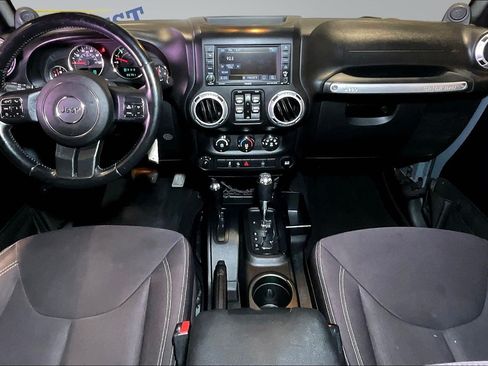 Used 2014 Jeep Wrangler Unlimited Sahara w/ Connectivity Group AWD/4WD image 8