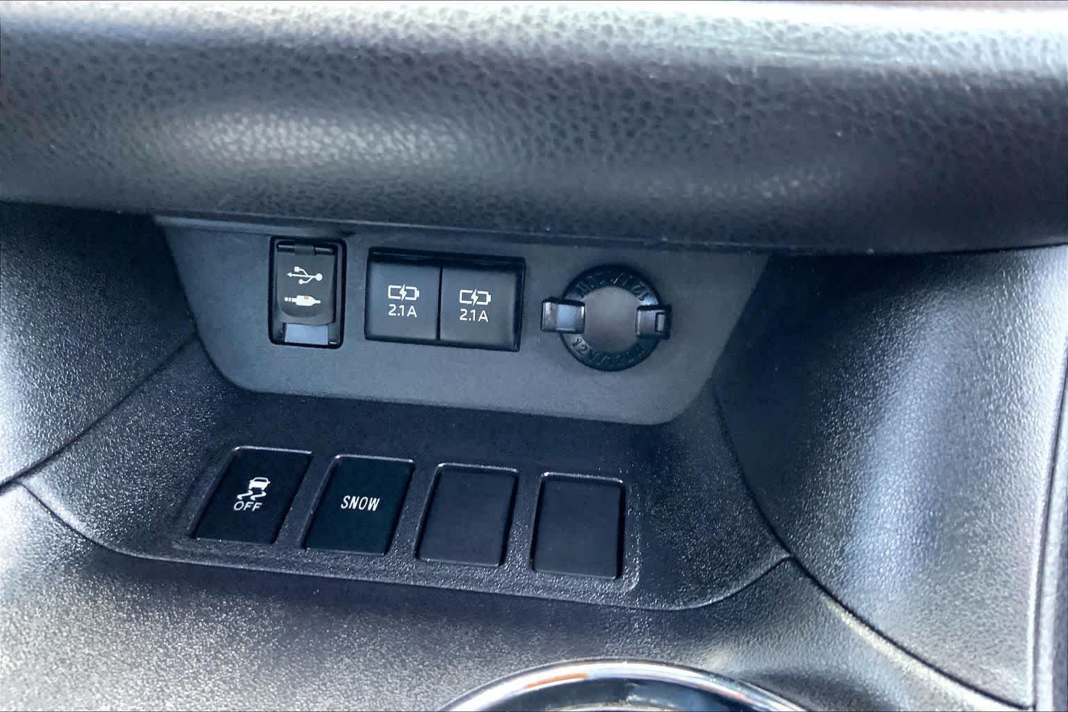 Used 2017 Toyota Highlander LE FWD image 30