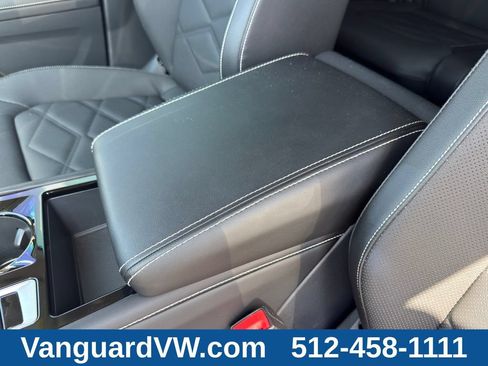 Used 2024 Volkswagen Atlas SE w/ Black Wheel Package FWD image 13