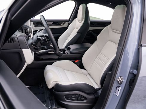 Certified 2025 Porsche Cayenne Coupe AWD/4WD image 15