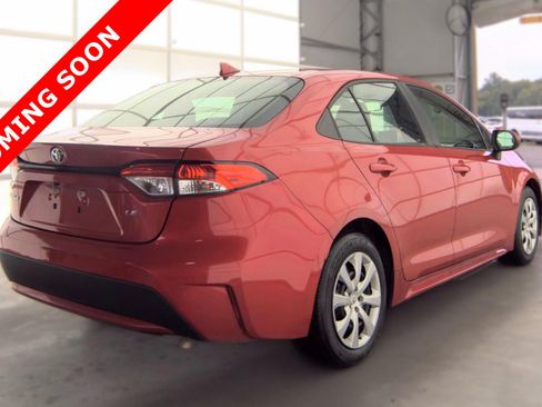 Used 2021 Toyota Corolla LE FWD image 5