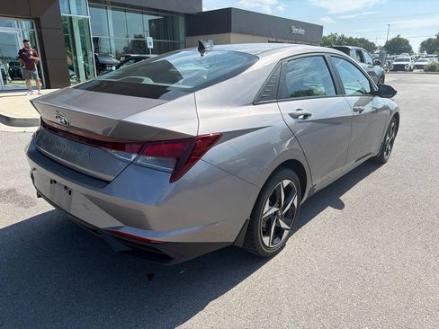 Used 2023 Hyundai Elantra SEL w/ Convenience Package FWD image 5