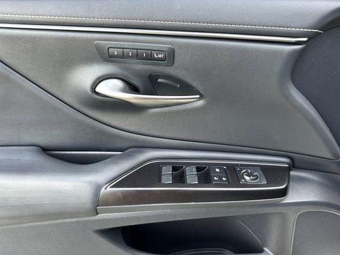 Used 2019 Lexus ES 300h w/ Accessory Package 2 image 10