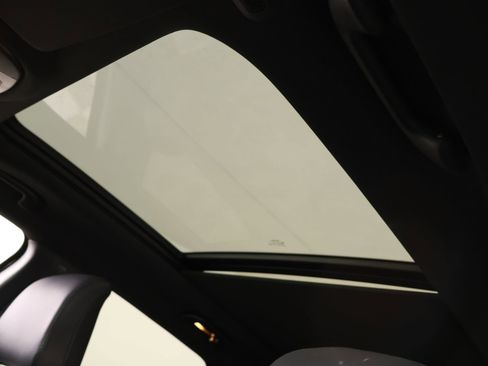 Used 2025 Jeep Compass Latitude w/ Sun & Sound Group AWD/4WD image 15