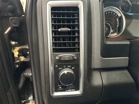 Used 2019 RAM 1500 Classic SLT w/ Luxury Group image 23