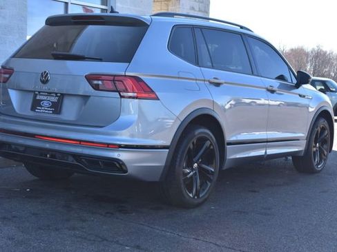 Used 2023 Volkswagen Tiguan SE R-Line image 8