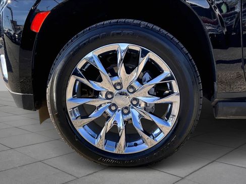 Used 2022 GMC Yukon XL Denali w/ Denali Premium Package image 10