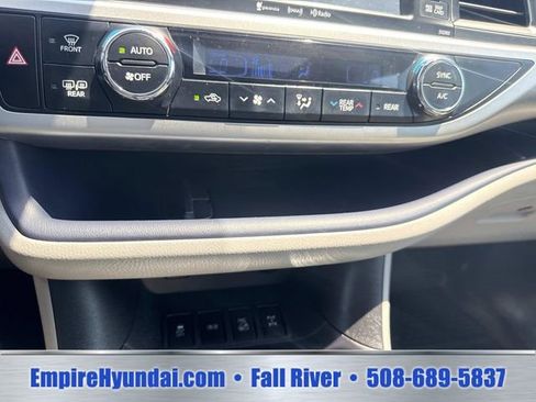 Used 2018 Toyota Highlander XLE AWD/4WD image 27