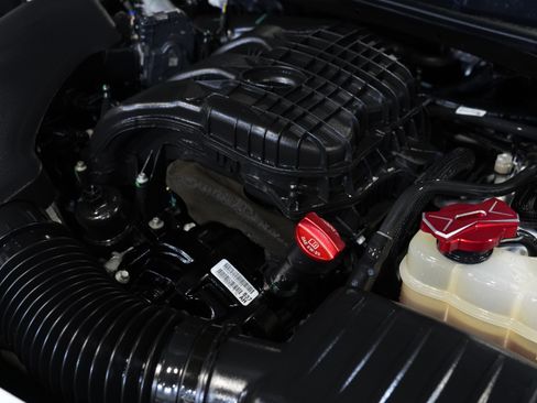 Used 2014 Dodge Challenger SXT RWD image 43